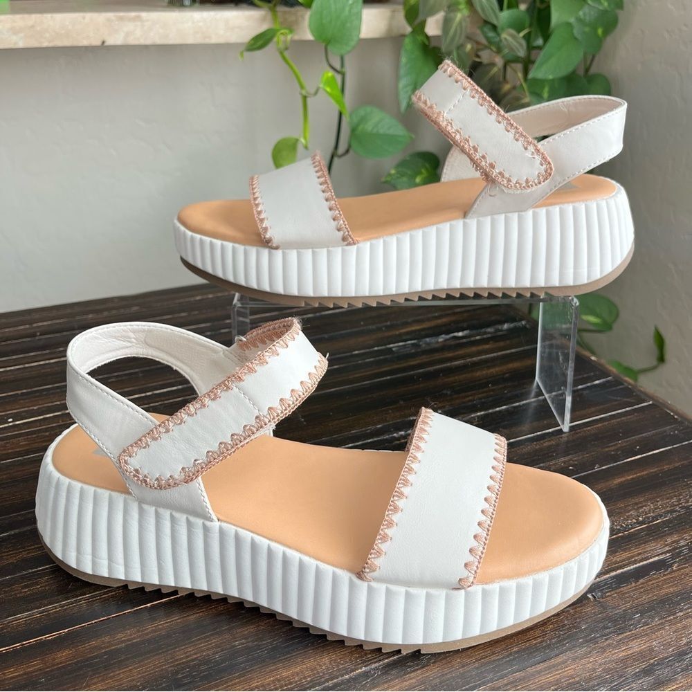 DV by Dolce Vita White Platform Sandal with Tan Stitching - Picture 3 of 14